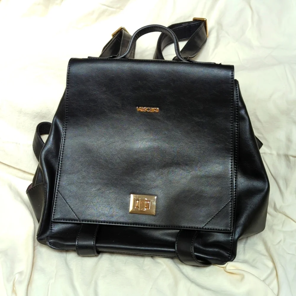 Vascara Womens Black Faux Leather Backpack